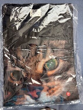 Comfort Colors Black Cat Face Graphic Tee with Green-Eyed Feline